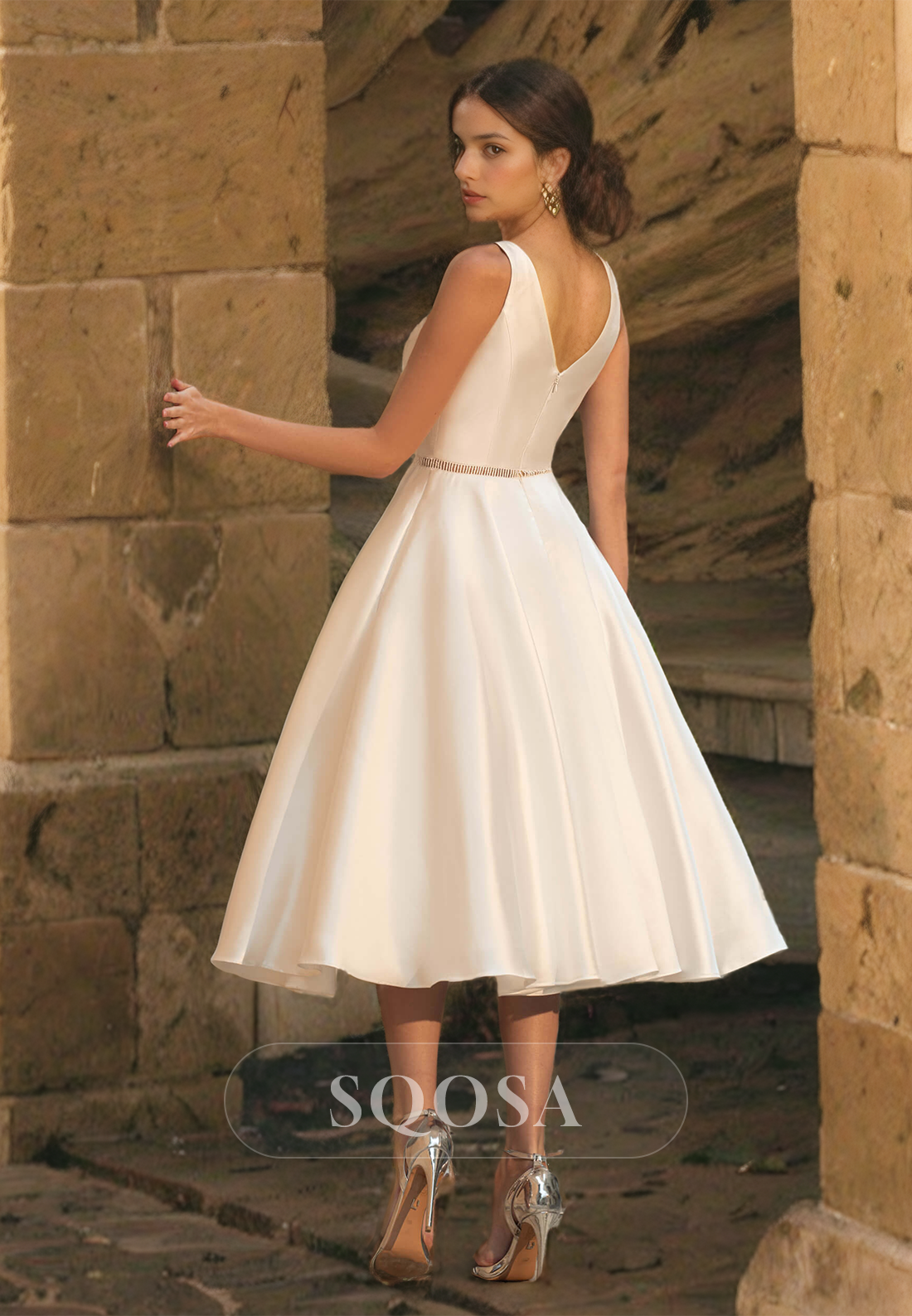 A-Line Straps Knee-Length Bride Dress Sweetheart Sleeveless Satin Boho Beach Wedding Dress