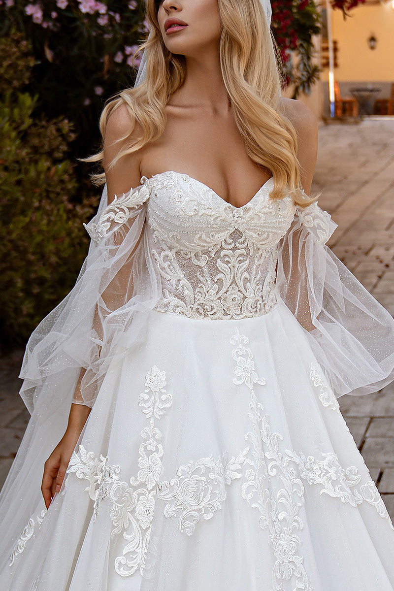 Ball Gown Sweetheart Lace Appliques Rustic Wedding Dress with Long Sleeves QW2195