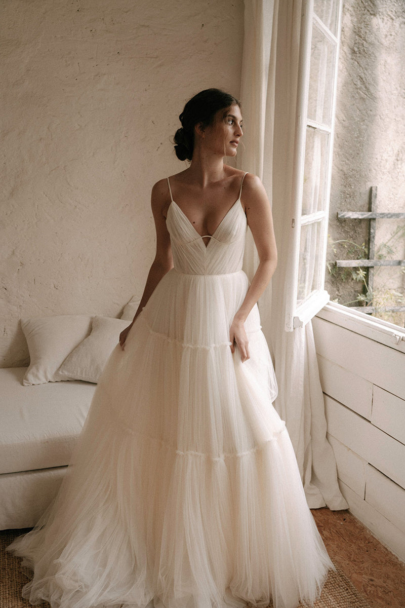 A Line Deep V Neck Tulle Boho Wedding Dress Beach Bridal Gown QW2364