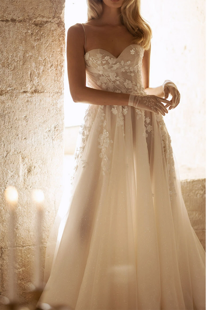 A Line Sweetheart Appliques Rustic Wedding Dress with Court Train Bridal Gown QW2229