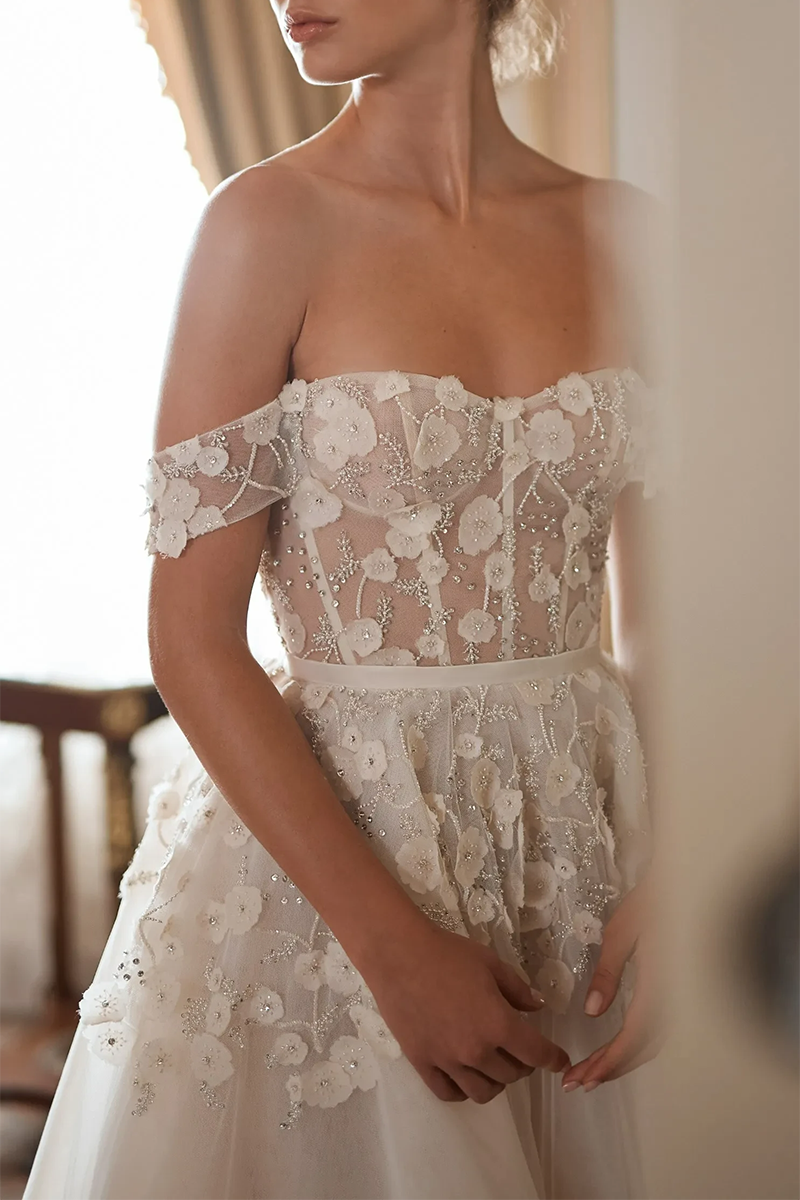 A Line Sweetheart Appliques Rustic Wedding Dress with Court Train QW2284