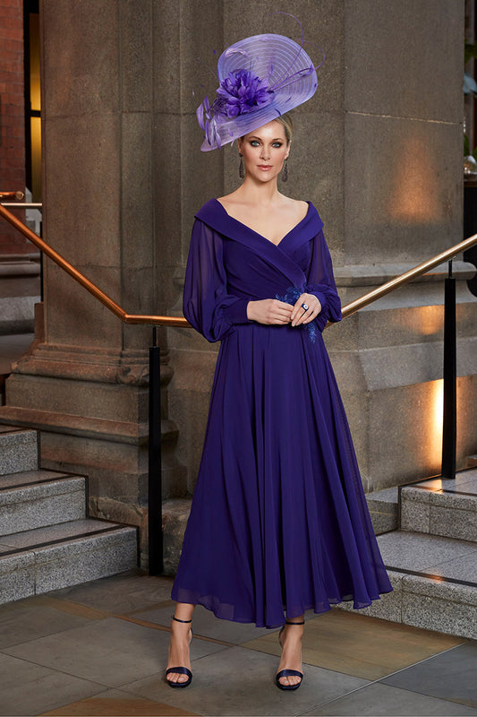 A Line V-Neck Appliques Long Sleeves Elegant Mother of the Bride Dress QM3138